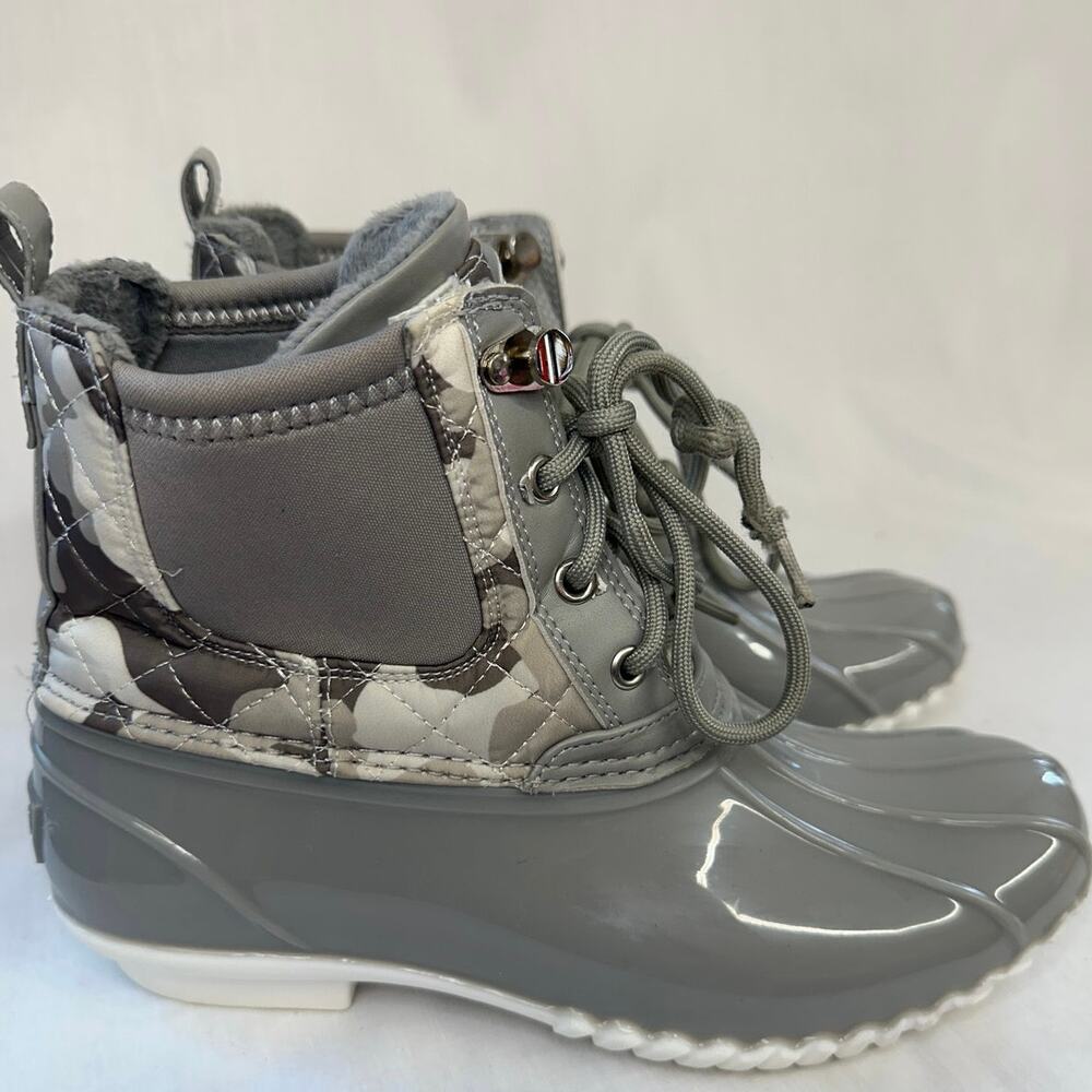 Tommy Hilfigure rain/snow hada boots womens size 8 grey camo